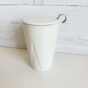 Tea Forte Ceramic Tea Mug with Infuser and Lid White 10 Ounce Steeping Cup